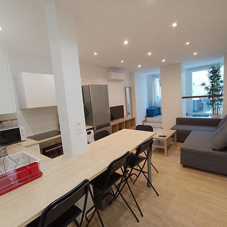 T3 Renove Avec Cour, Intra Muros Avignon Exterior foto